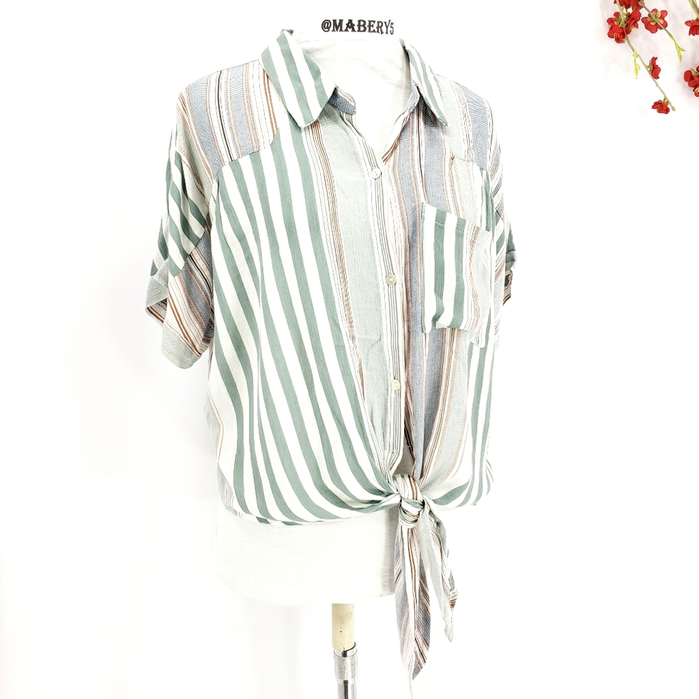 New COZY CASUAL Button Down Striped Cropped Top sz L